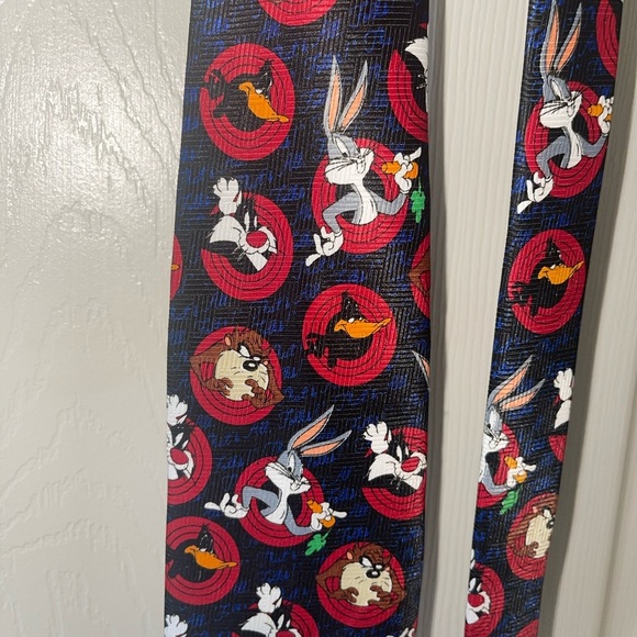 Looney Tunes Tie - Picture 1 of 3